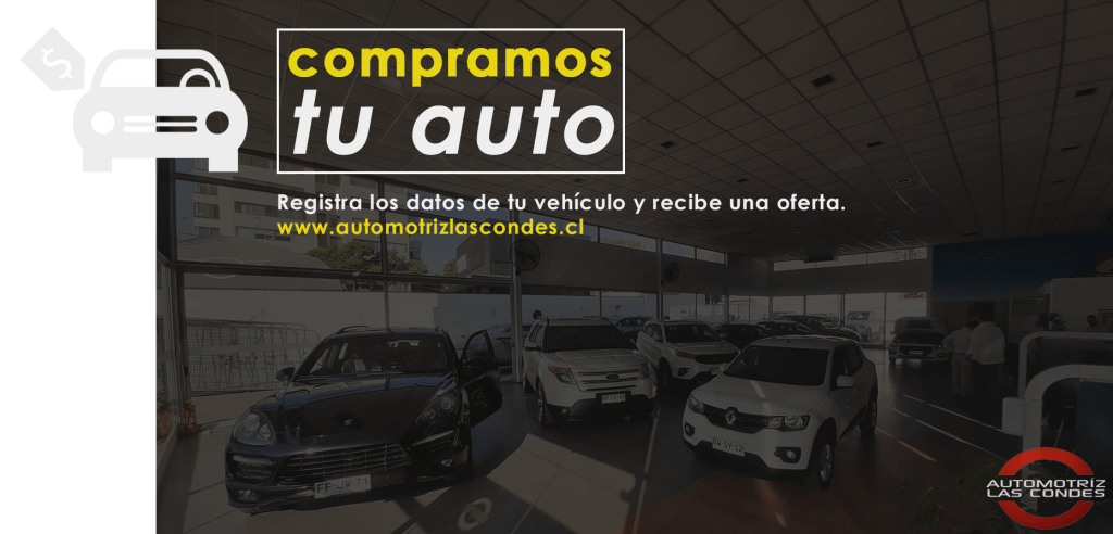 Interior de un concesionario de autos con varios vehículos en exhibición, incluyendo modelos SUV y sedanes. Texto destacado "compramos tu auto" y una invitación a registrar datos del vehículo para recibir una oferta.